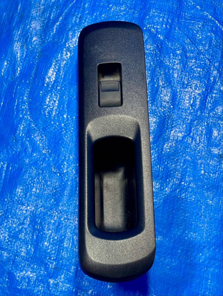 アクア NHP10 パワーウィンドウスイッチ R右 運転席側後ろ 右後ろ 74271-52310拍卖