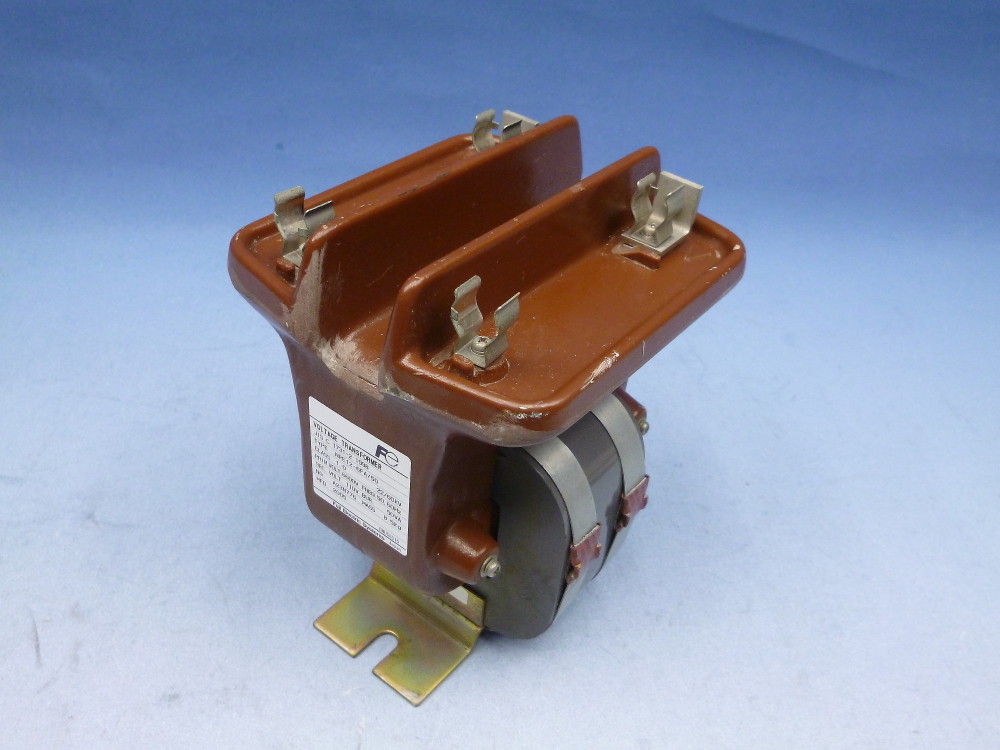 富士電機 VOLTAGE TRANSFORMER NPE12-6FA/50 6600V 110V 計器用変圧器 ヒューズ欠品 中古現状 ①拍卖