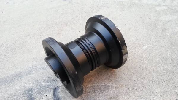 コマツ PC30-7 PC30-6 PC20-6 PC28UU-2 PC20-7 PC15-3 PC25-1など トラックローラー 他にも適合 新品 ユンボ 重機 KOMATSU拍卖