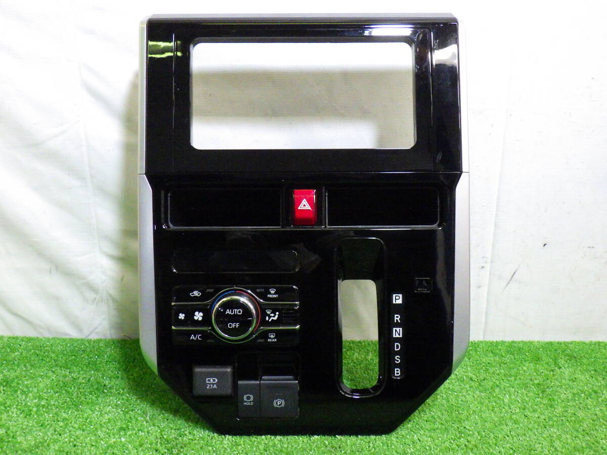 8A】【送料記載】 ルーミー M900A エアコンパネル オーディオ枠 エアコンコントロール スイッチ オートエアコン【501101】拍卖