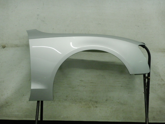 15D】【LX7W】【送料記載】 アウディ A5 2.0TFSI DBA-8TCDNL 右フェンダー アイスシルバーメタリック 【501171】拍卖