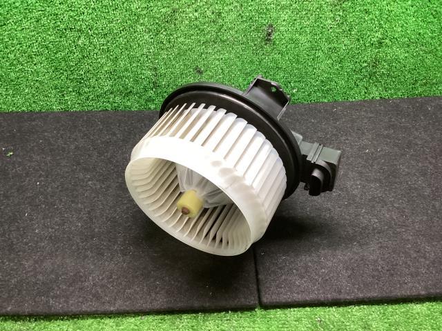 ヴィッツ DBA-KSP90 ヒーターブロアモーター B 209 87103-52120拍卖