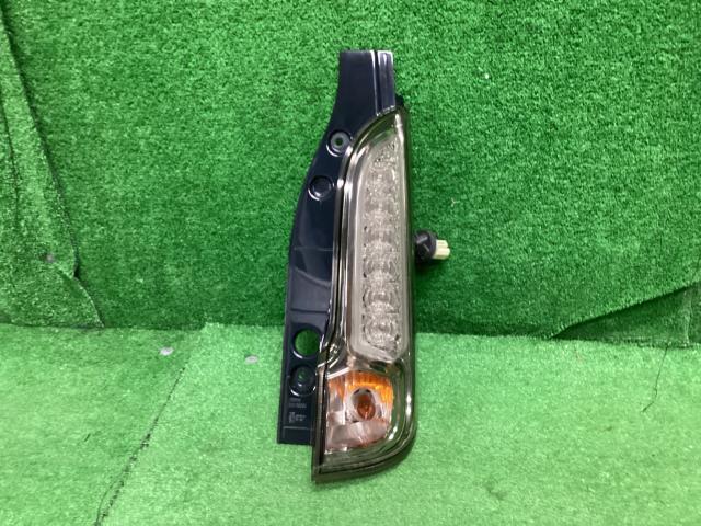 スペーシア DBA-MK32S 右テールランプ カスタムGS Z7T 35650-81M11拍卖