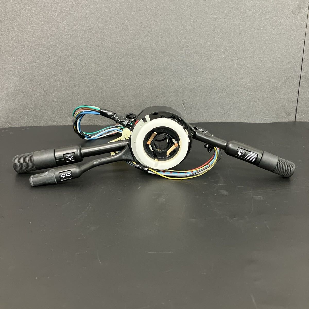 フィアット ランチア C-4389 ◎ 未使用品 FIAT LANCIA シグナル レバー スイッチ 176762680 テーマ THEMA 2シリーズ 修理 交換 部品 整備拍卖