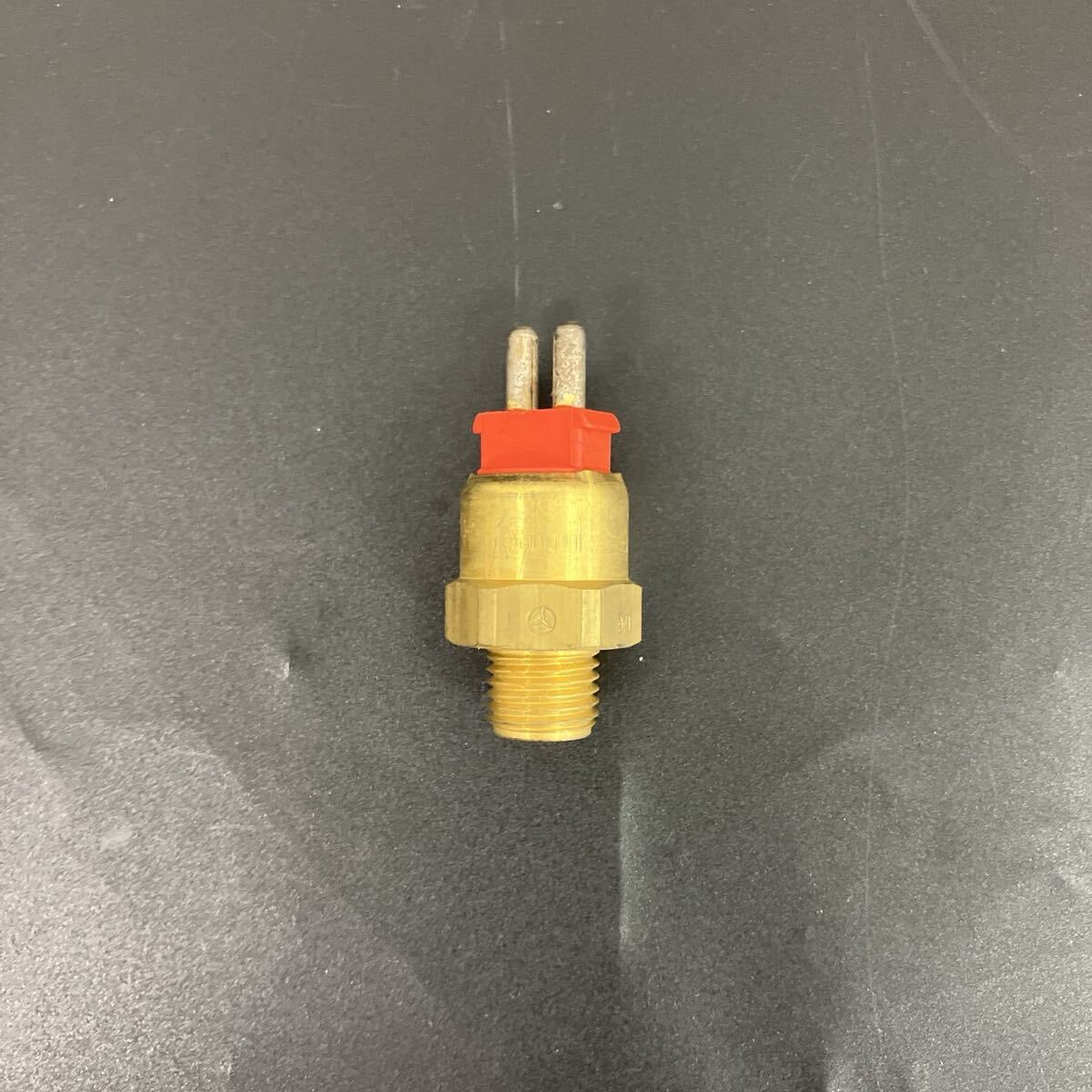 ベンツ C-4448 ◎ 取り外し品 エアコン クラッチ スイッチ 006 545 15 24 補助 ファン 190E W201 修理 交換 部品 整備 カー用品拍卖