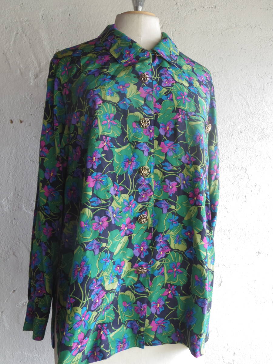 古着♪レトロVintage花柄金ボタンブラウス♪ 昭和レトロブラウス70s60s70年代60年代 昭和レトロヨーロッパモダン シルク100 ブラウス拍卖