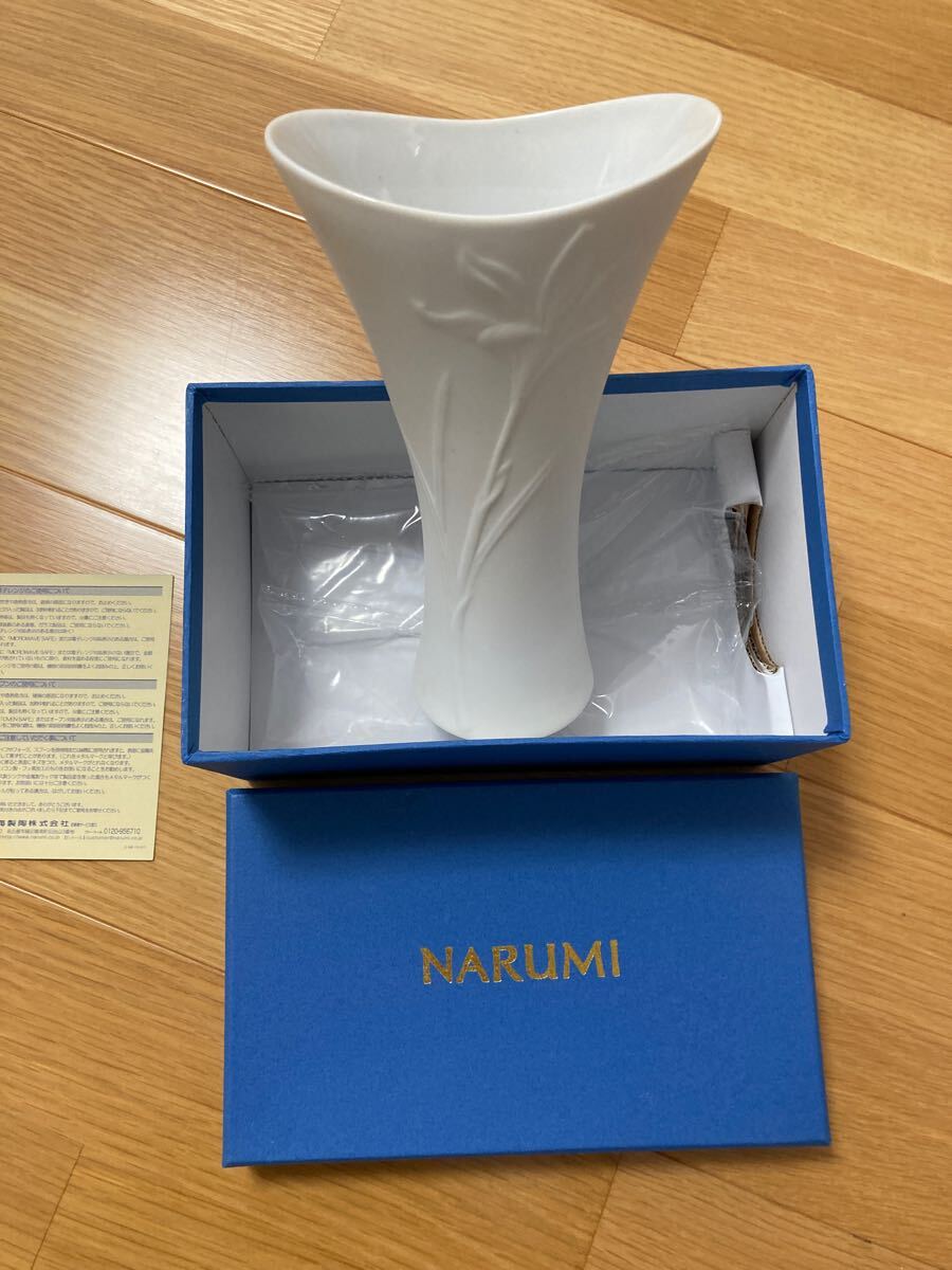 未使用 NARUMI クロッカスベース 花瓶 花入 花器 インテリア ホワイト フラワーベース 花生 花 白磁拍卖