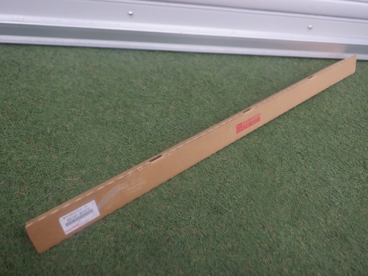 新品 トヨタ純正 A200A A201A A202A A210A ライズ RIZE ロッキー フロント ドアガラス ウエザアウタ 右側 68161-B1070 m-25-3-81拍卖