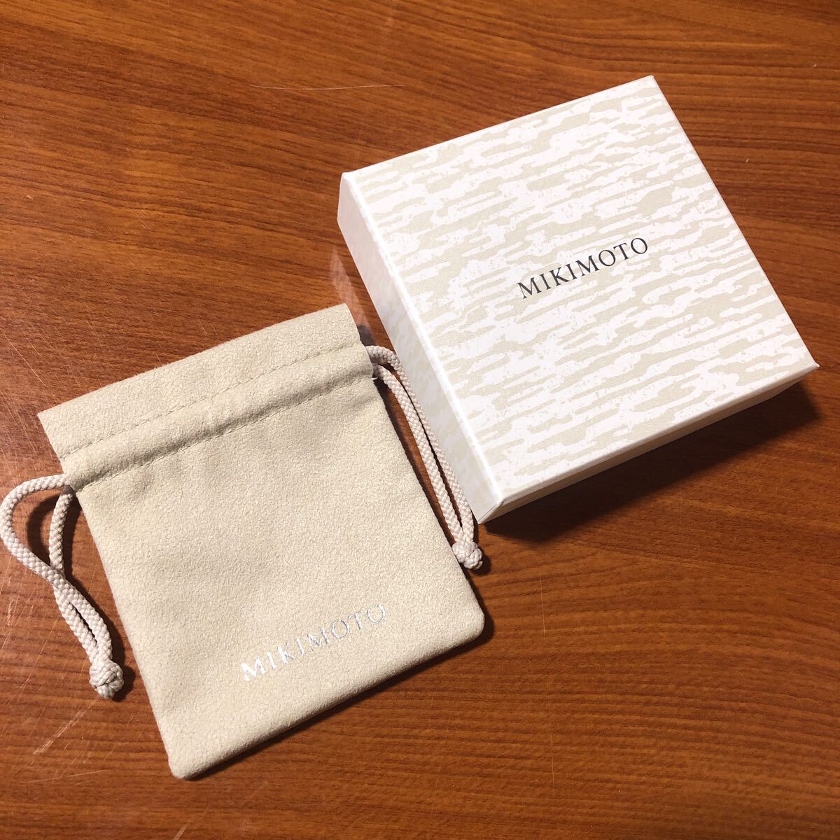 〈送料無料〉ミキモト 保存袋 ジュエリーケース 巾着袋 空き箱 ギフトボックス 空箱 化粧箱 中仕切りあり拍卖