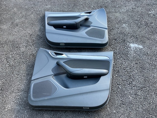 アウディQ3★2.0TFSI クワトロ★8U★純正運転席&助手席内張セット!!パワーウインドウスイッチ付きの一式セット!!拍卖