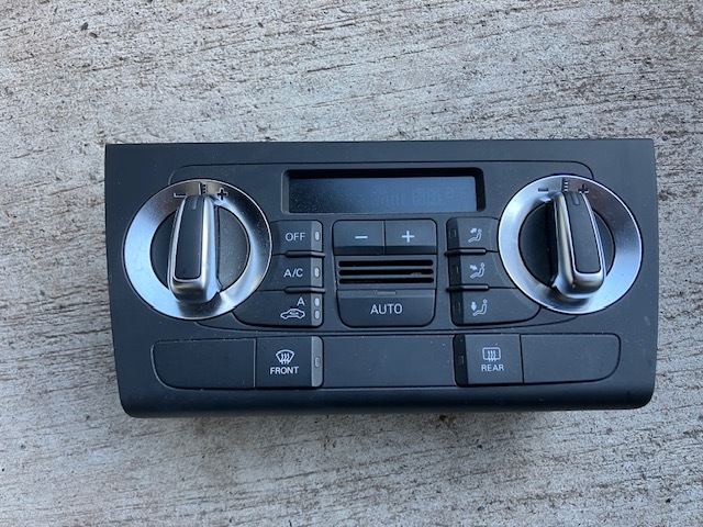 アウディQ3★2.0TFSI クワトロ★8U★純正エアコンスイッチ★8U0820043D XHA★エアコンコントローラー拍卖