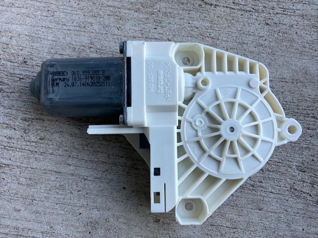 アウディQ3★2.0TFSI クワトロ★8U★純正左前パワーウインドウレギュレーターモーター★8KO.959.801.B拍卖