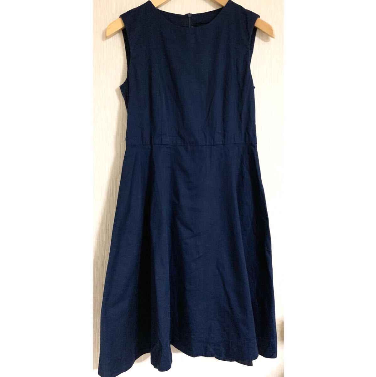 ノースリーブ きれいめ コットン 無地 ワンピース 上品ネイビー 濃紺 フレア 膝丈 ひざ丈 Aラインワンピース拍卖