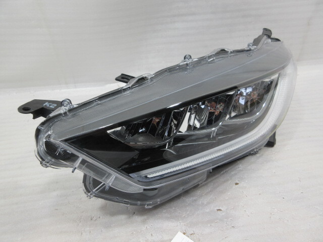 トヨタ ヤリス MXPA10/MXPA15 純正 LED 左 ヘッドライト拍卖