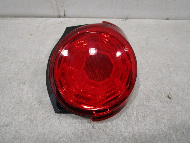 ダイハツ キャスト LA250S/LA260S 純正 右テールライト TOKAI DENSO 20519 81550-B2550 A98-42拍卖