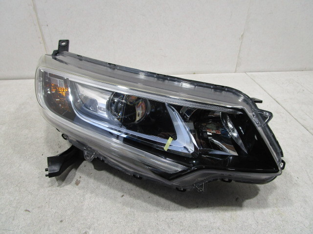 ホンダ フリード HV GB7 純正 LED 右ヘッドライト 刻印:J6 33100-TDK-J61 E25-66拍卖