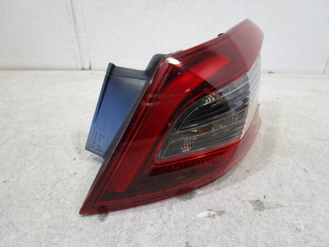 良品 プジョー 308 T9 純正 右テールライト 9823728580 E31-34拍卖