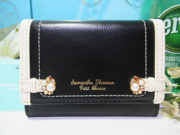 送無 55%引 サマンサタバサ ロゴ入 サイド ビジュー マルチケース パスケース 定期入れ カード入れ 小銭入 ミニ財布 黒 未使用 タグ付 開運拍卖