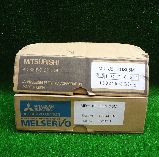 Kのか1486■新品/未使用■MITSUBISHI 三菱電気■中断端子台ケーブル■0.5 m■MR-J2HBUS05M■アンプ間 ケーブル■産業 配電用品■3点セット拍卖