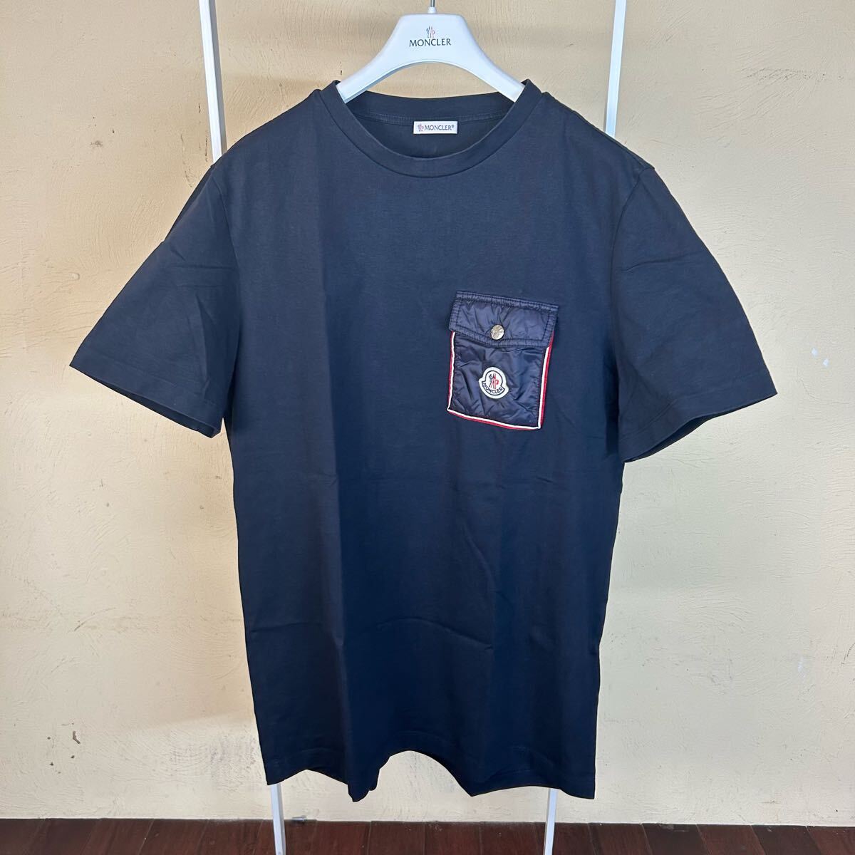 【最安値】MONCLER モンクレール胸ポケット半袖TシャツネイビーXL拍卖