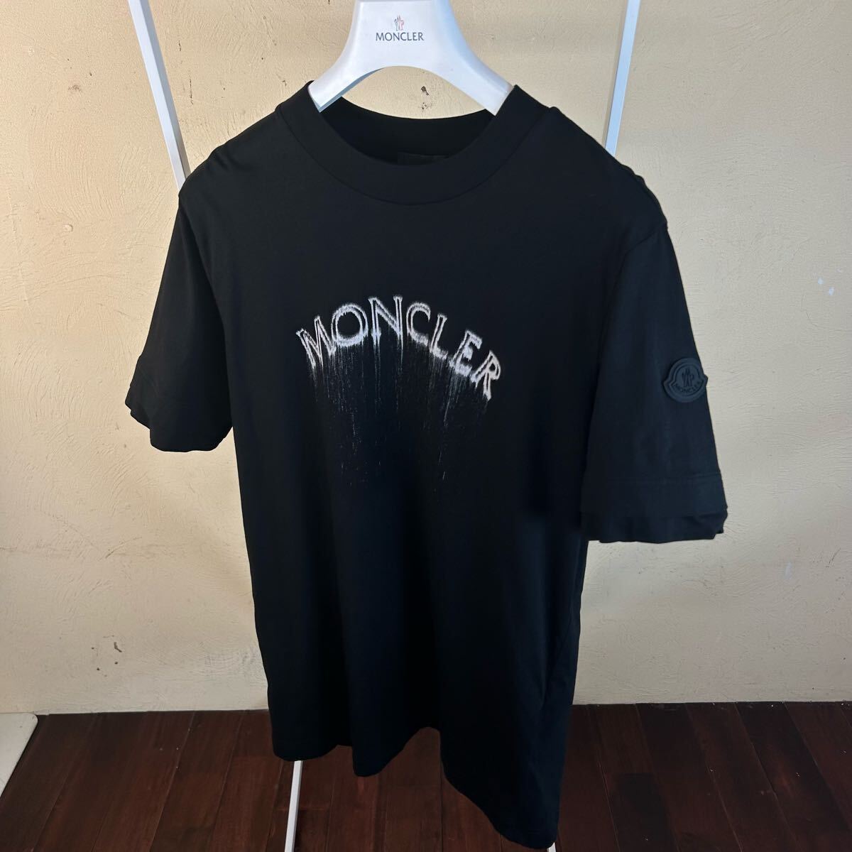 【極美品新作】MONCLER モンクレール半袖Tシャツラバーワッペン黒XS拍卖
