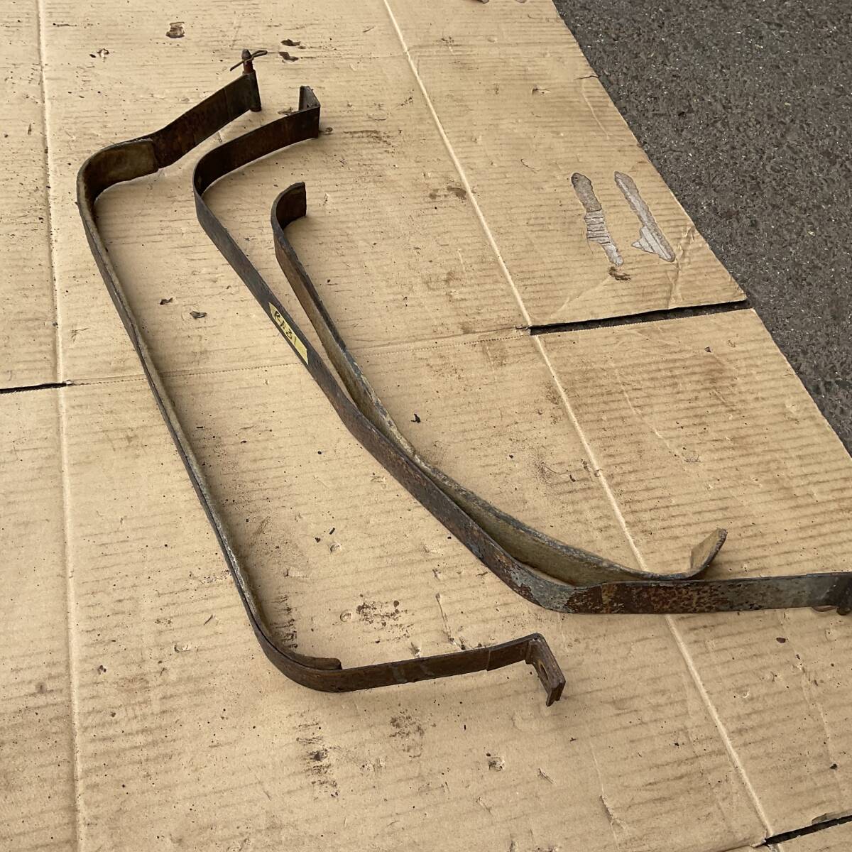 トヨタトヨペットクラウン1900RS31の燃料タンクホルダー中古です。拍卖