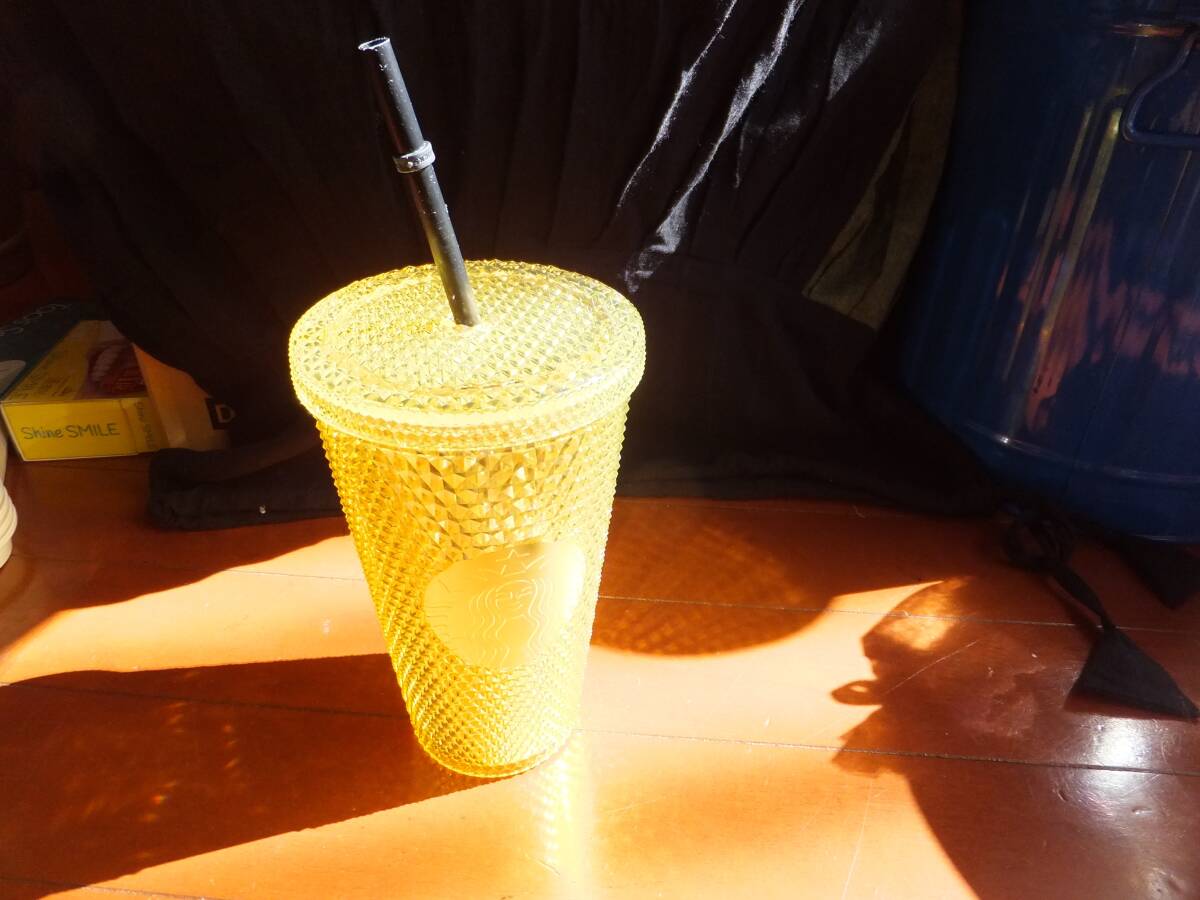 未使用品!STARBUCKSスターバックス ロゴコールドカップタンブラー バンビーイエロー拍卖