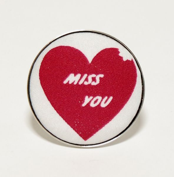 【帯飾り帯留めにも】くるみ飾りのスカーフ留め 薄地のスカーフ用 白色 赤ハート 正絹 新品 手作り品 少し訳あり クリックポスト発送拍卖