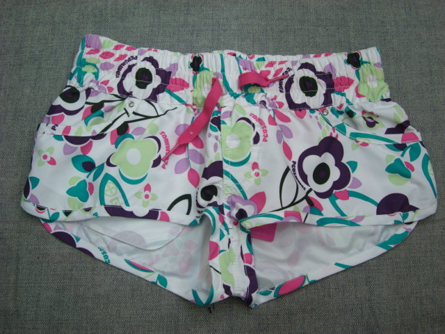 新品CHIEMSEE(キムジー) プラスマイナスレディースボードショーツHOT SECRET 1003(XS)拍卖