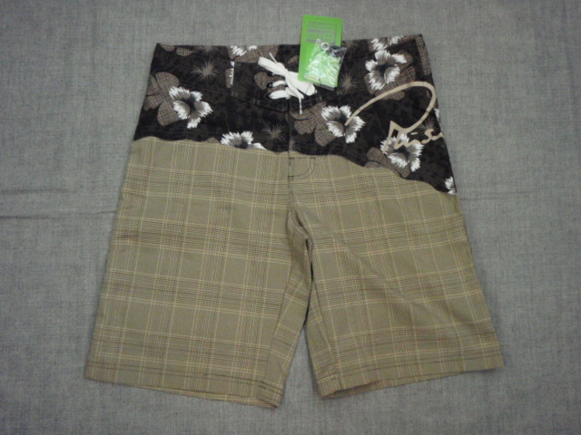 新品CHIEMSEE(キムジー) プラスマイナスメンズボードショーツBERTL 88411(M)拍卖