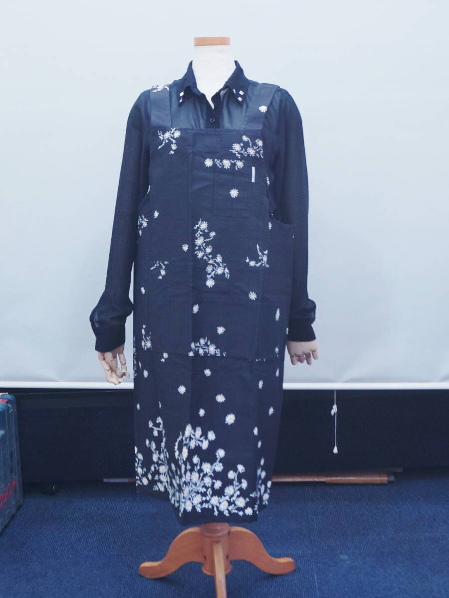 Momo&Momo★エプロン エプロンドレス レディース サイズ:M-L ☆黒×マーガレット花柄拍卖