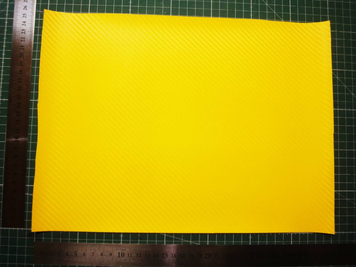 新品 合成皮革 合皮 はぎれ カーボン イエロー 34㎝×25㎝ 合皮生地 フェイクレザー 手芸用 生地 ハンドメイド DIY カスタム ハギレ拍卖