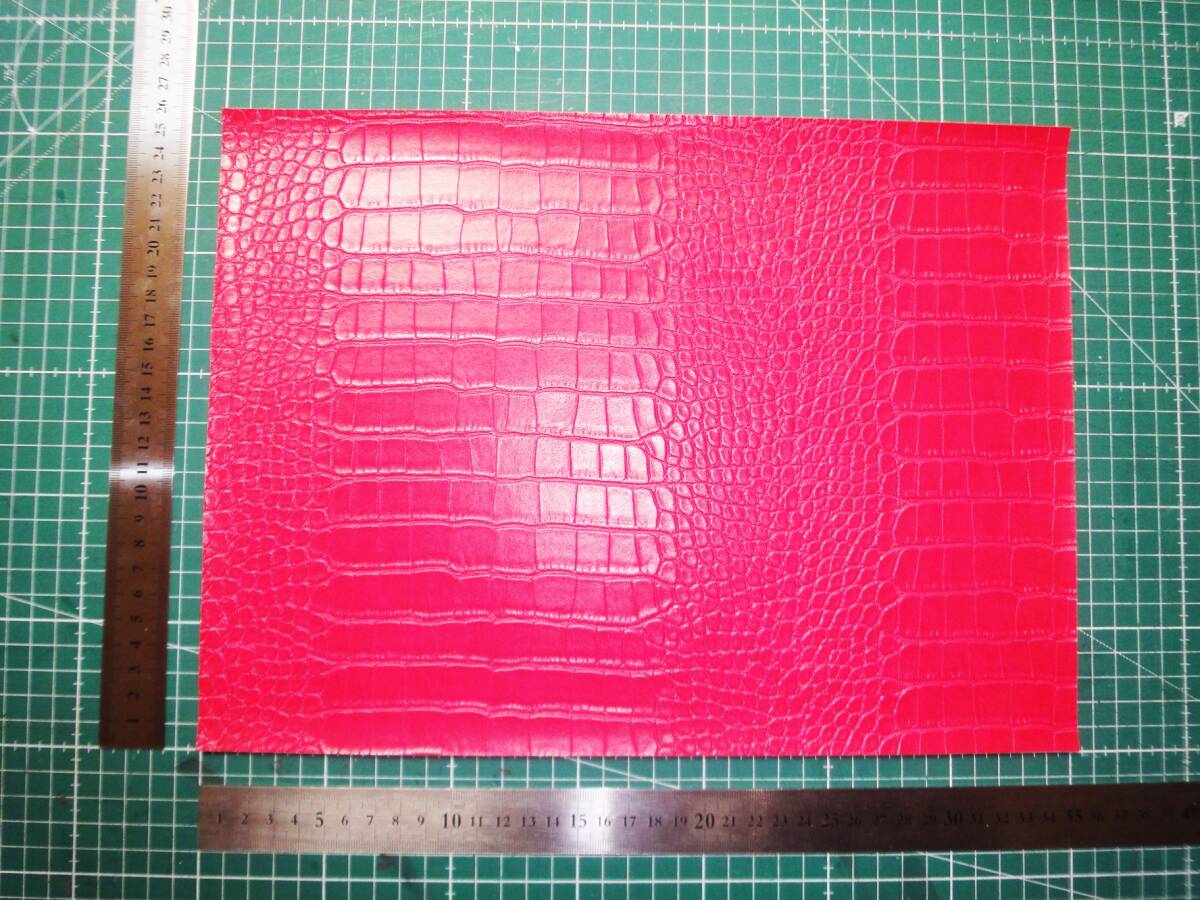 新品 合成皮革 合皮 はぎれ クロコダイル A ピンク 34㎝×25㎝ 合皮生地 フェイクレザー 手芸用 生地 ハンドメイド DIY カスタム ハギレ拍卖