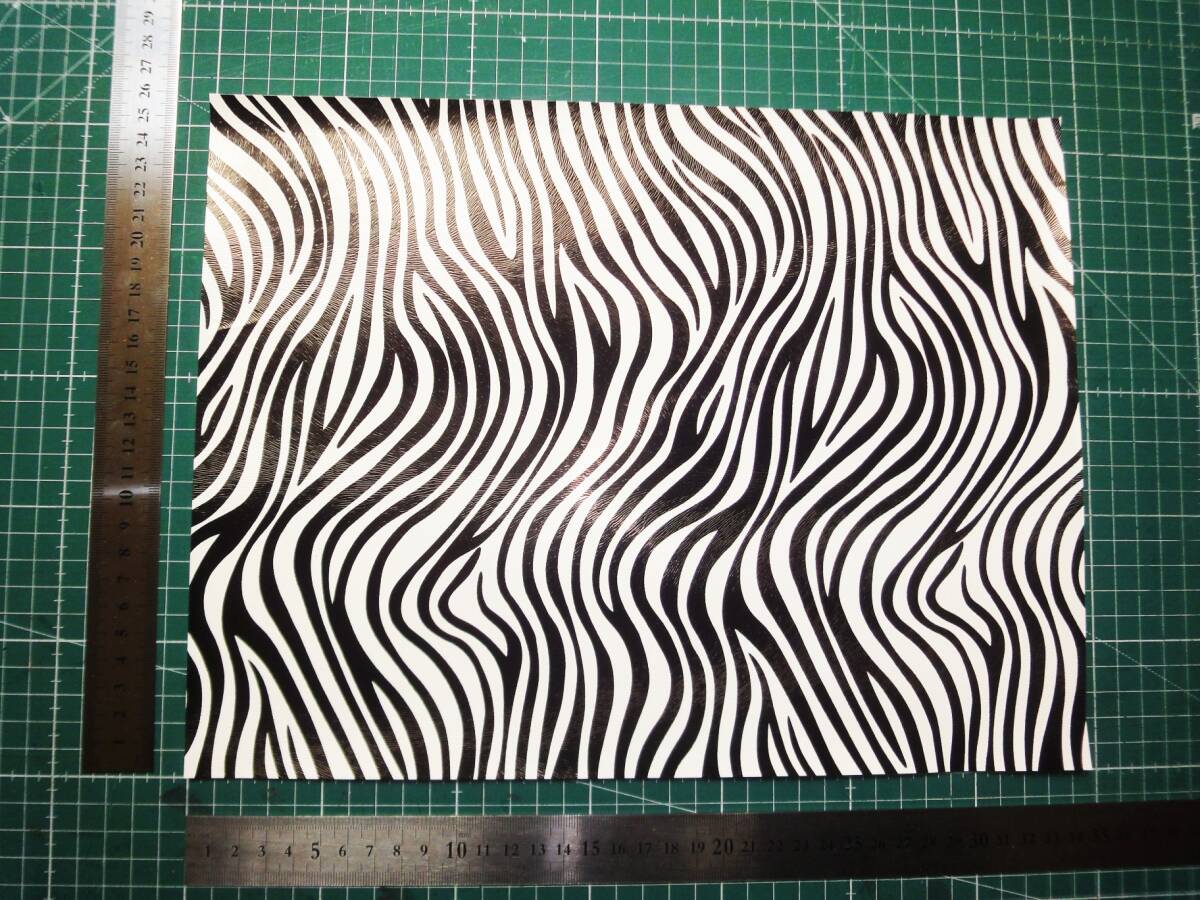 新品 合成皮革 合皮 はぎれ ゼブラ ホワイト 34㎝×25㎝ 合皮生地 フェイクレザー 手芸用 生地 ハンドメイド DIY カスタム ハギレ拍卖