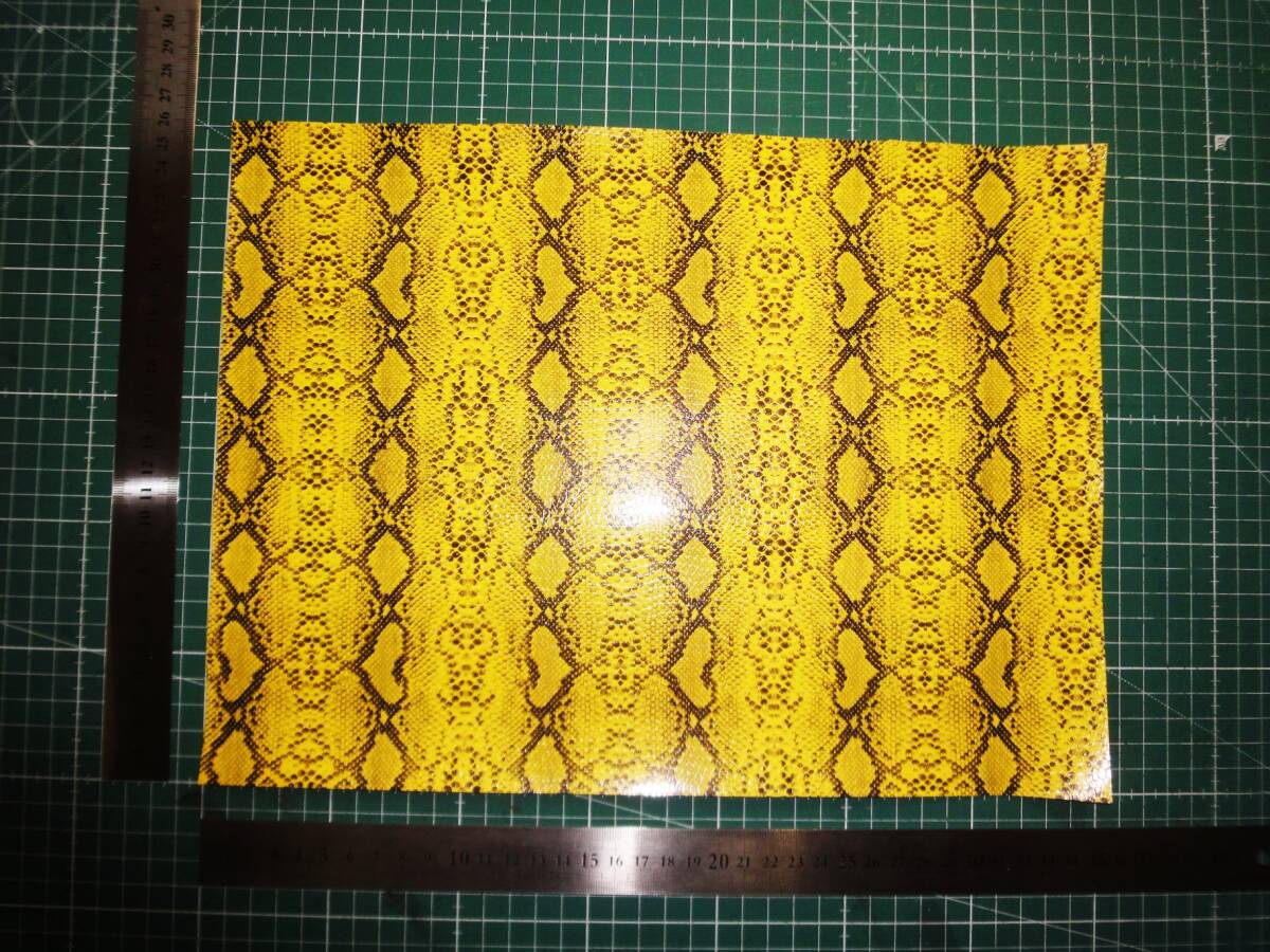 新品 合成皮革 合皮 はぎれ パイソン 蛇 B イエロー 34㎝×25㎝ 合皮生地 フェイクレザー 手芸用 生地 ハンドメイド DIY カスタム ハギレ拍卖