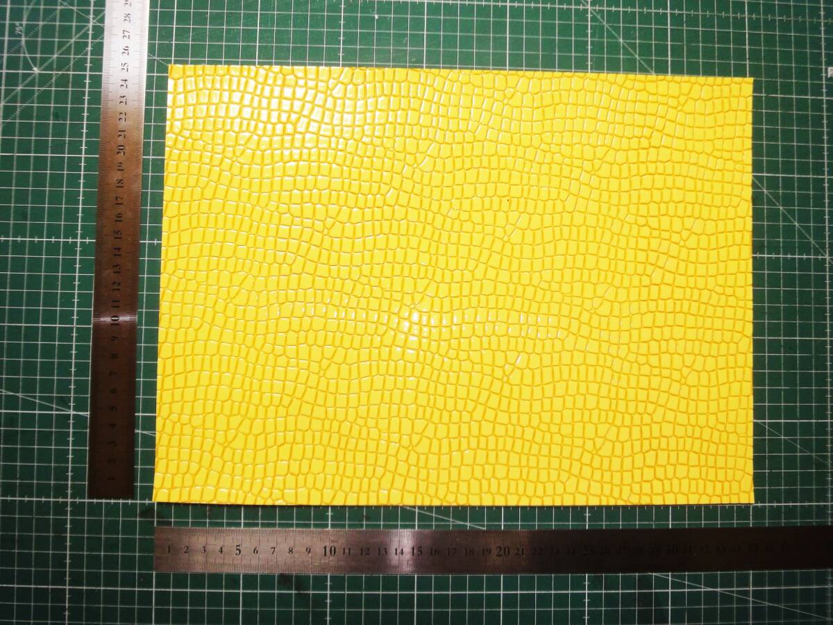 合成皮革 合皮 はぎれ クロコダイル B イエロー 34㎝×25㎝ 合皮生地 フェイクレザー 手芸用 生地 ハンドメイド DIY カスタム ハギレ拍卖