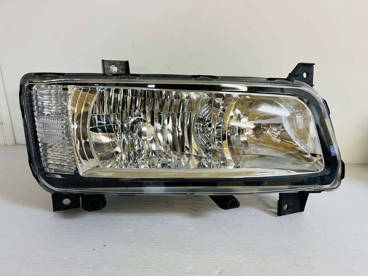 13037N 美品 新中古 純正 三菱 ふそう 07 スーパーグレート QKG-FP54VDR ヘッドライト ランプ 右 右側 運転席側 小糸 KOITO拍卖