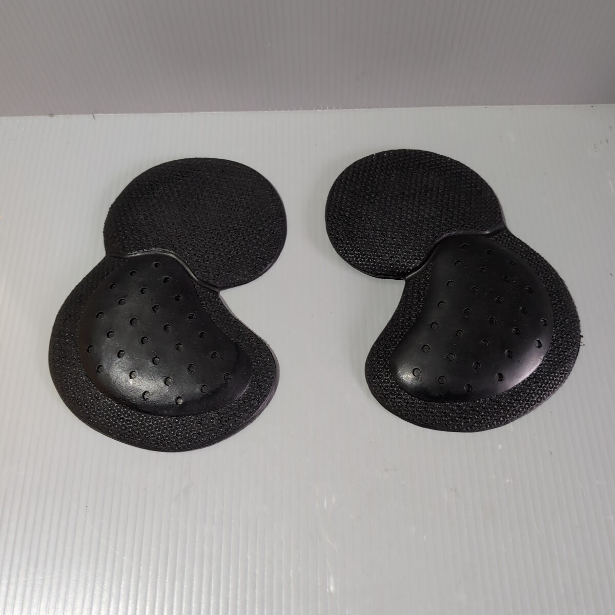 a74 バイクウェア プロテクター パッド プロテクター 左右セット 中古品 メーカー不明 適合服不明 送料込み拍卖