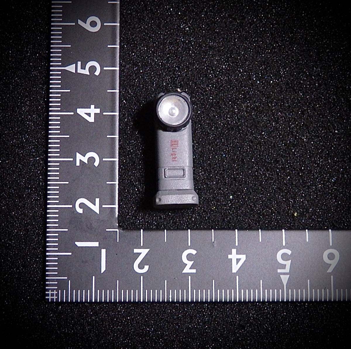 【値上げ予定】CCTOYS製 模型 1/6 スケール 女性 男性 フィギュア用 装備 部品 フラッシュライト L型懐中電灯 マグネット付き (未使用拍卖