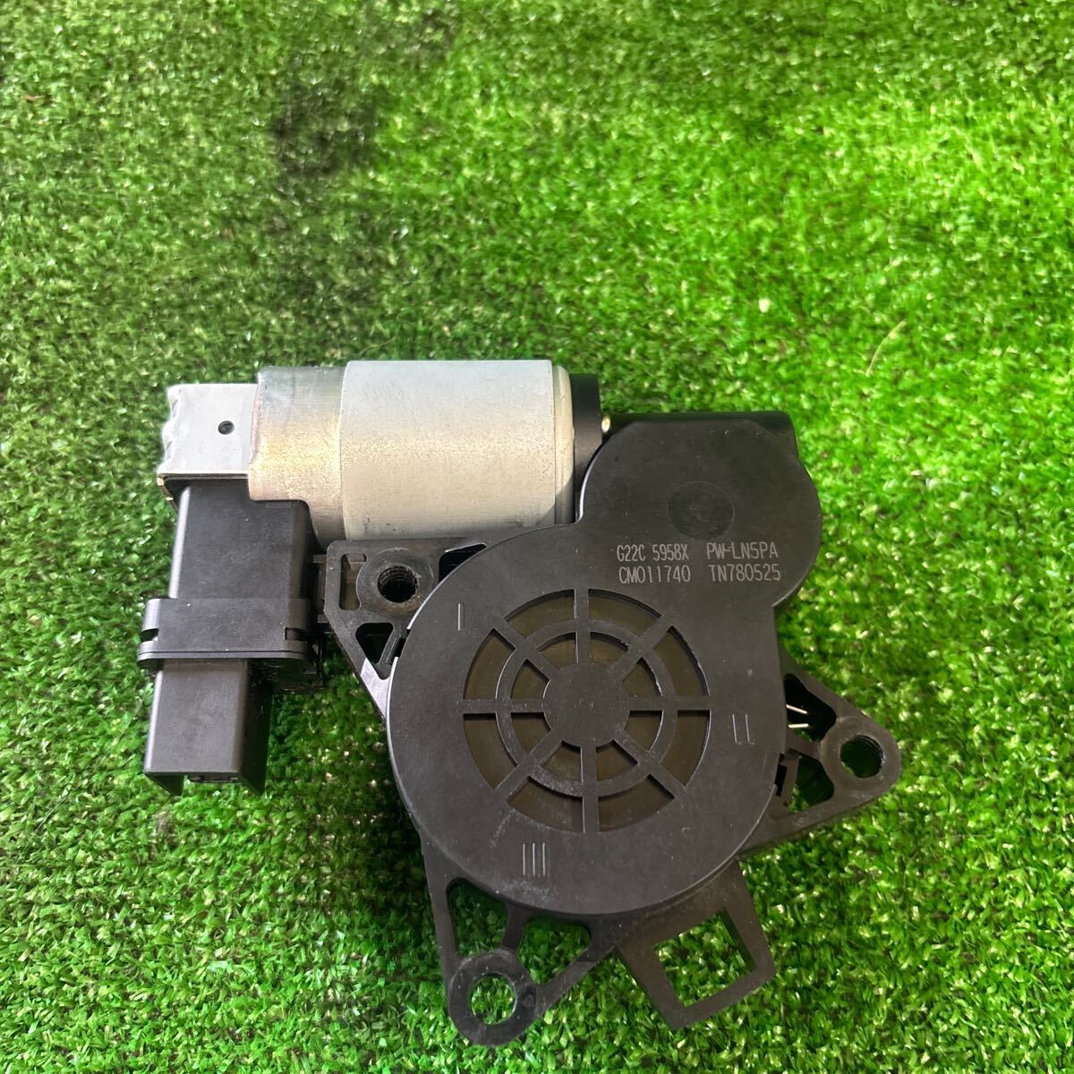 LY3P MPV フロント左ドアレギュレーターモーター 送料650円 (北海道、九州、沖縄+300円) 13-2拍卖