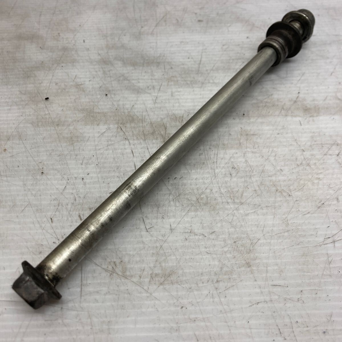 B48-57 スズキ ヴェクスター150 CG42A アクスル シャフト 純正部品拍卖