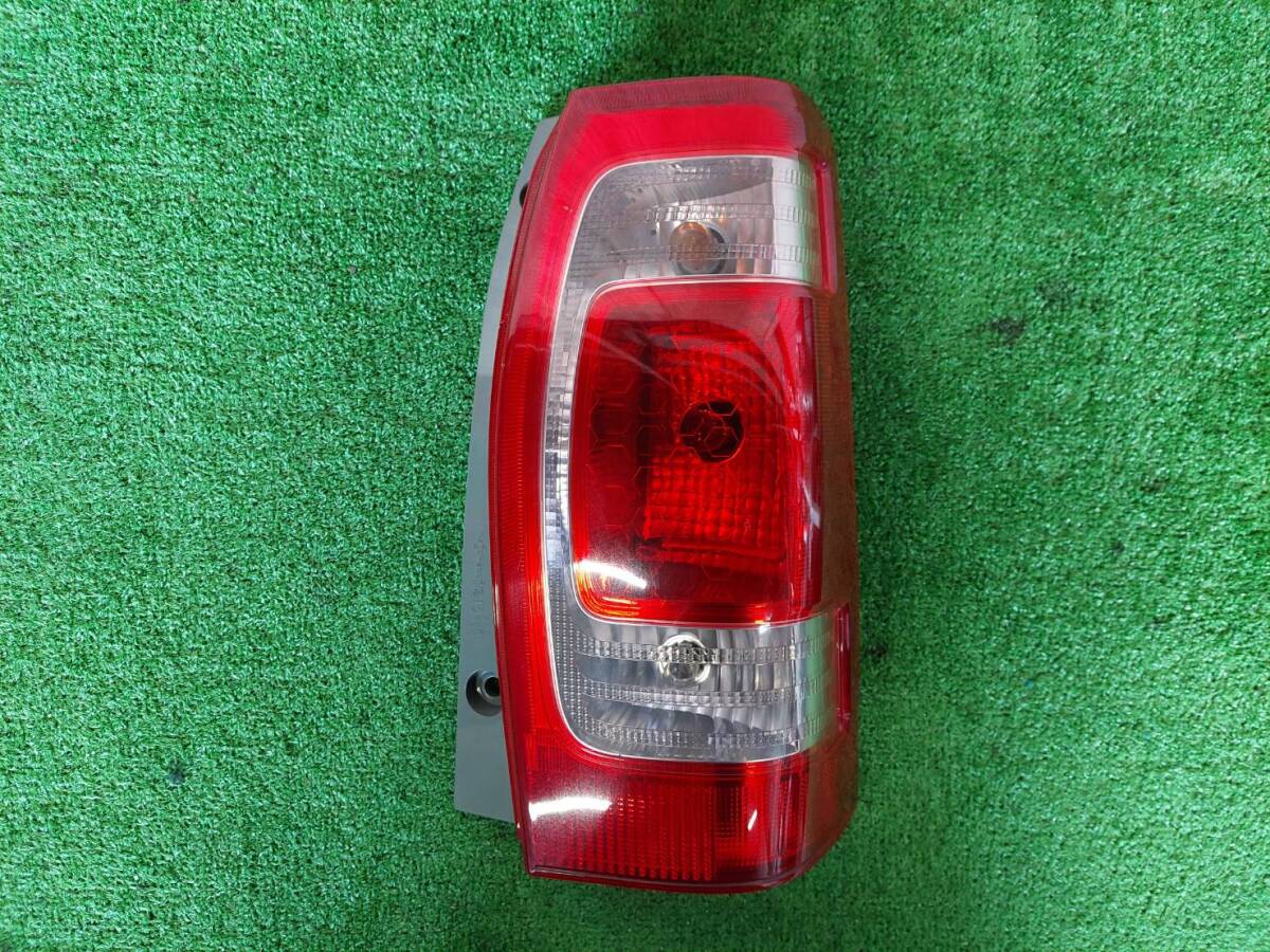 ダイハツタントエグゼ DBA-L455S テールライト右 ICHIKOH D093 初年度登録:平成22年拍卖