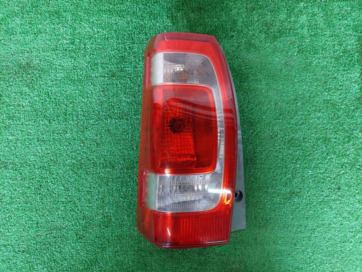 ダイハツタントエグゼ DBA-L455S テールライト左 ICHIKOH D093 初年度登録:平成22年拍卖