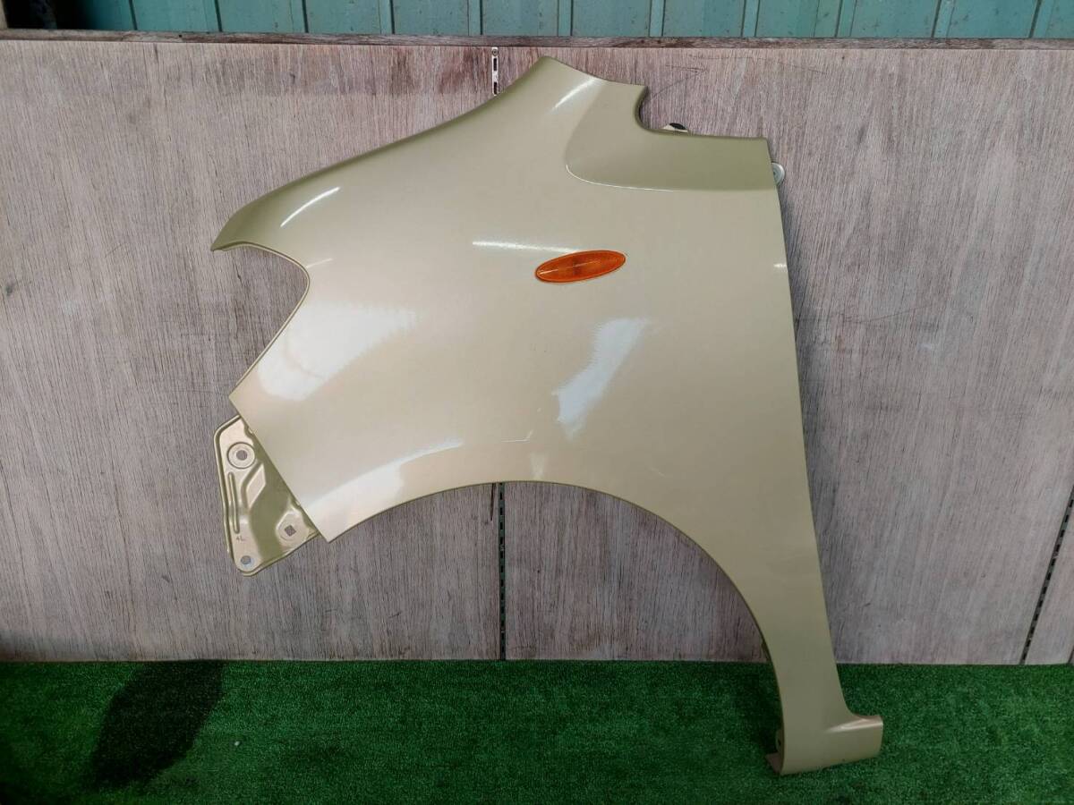 ダイハツタントエグゼ DBA-L455S フロントフェンダー左 カラーNO:Y11 初年度登録:平成22年拍卖