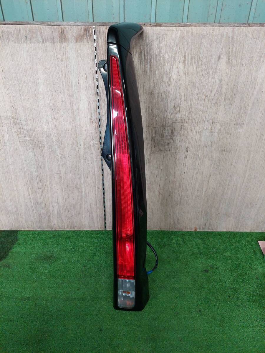 ダイハツムーヴカスタム① DBA-L175S テールライト右 ICHIKOH 050拍卖