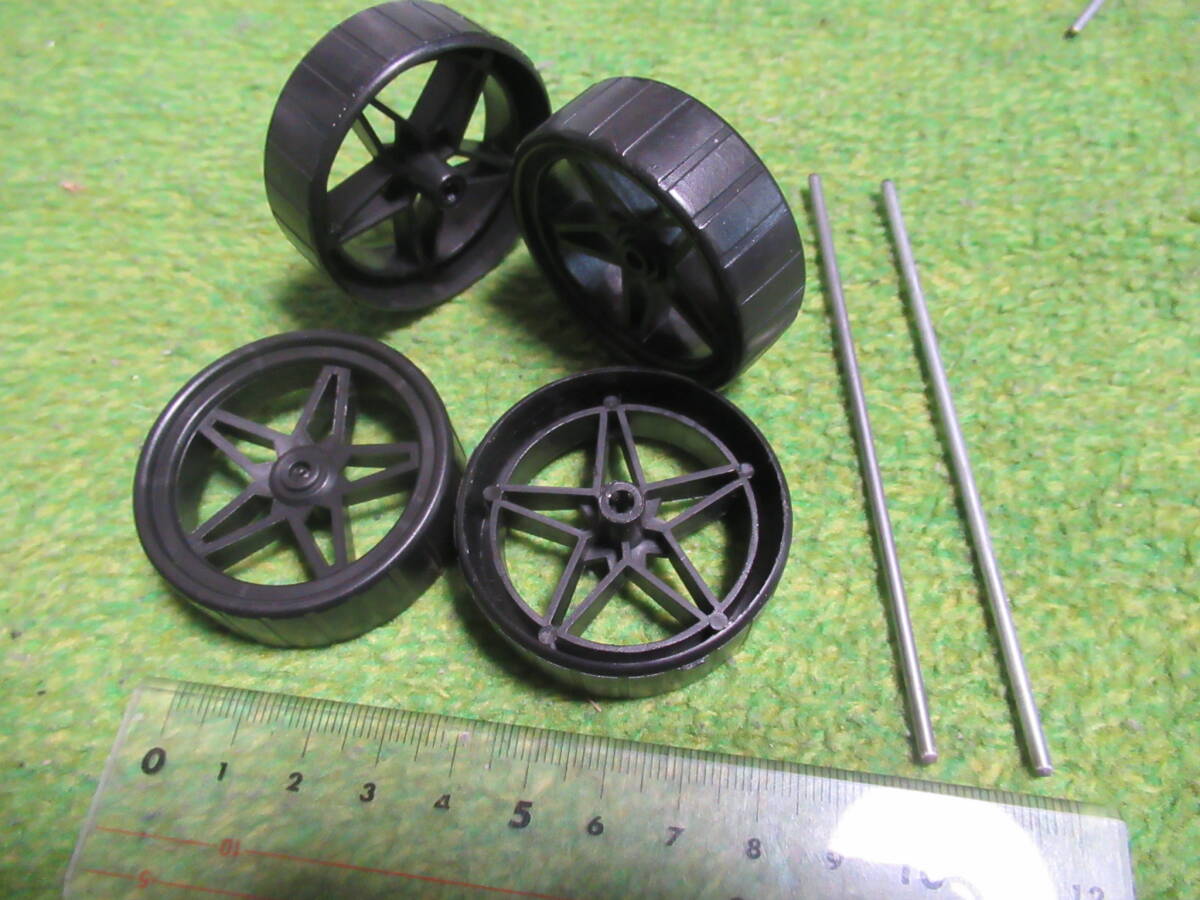 タイヤ4本 軸付 プラスチック製 おもちゃパーツ拍卖