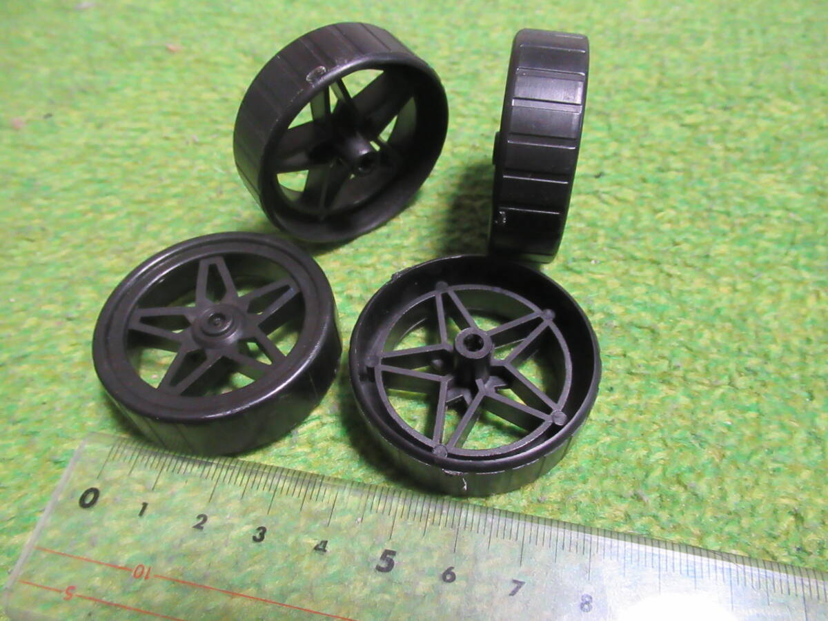 タイヤ4本 プラスチック製 おもちゃパーツ拍卖