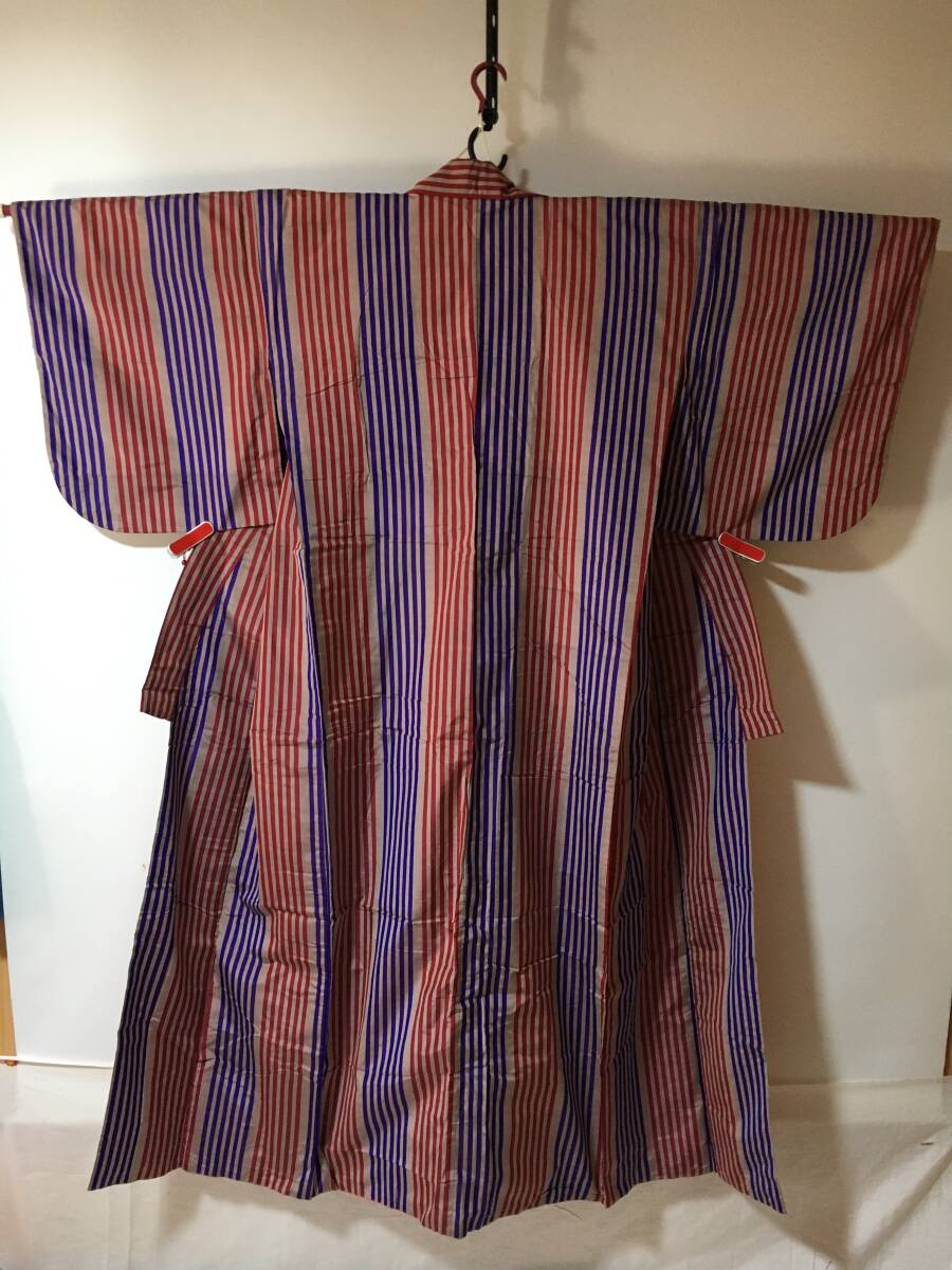1000円スタート 着物 銘仙 縦柄 縦線 青と赤 女性和装 和服 袷 リメイク材料 生地 ハンドメイド 中古品拍卖