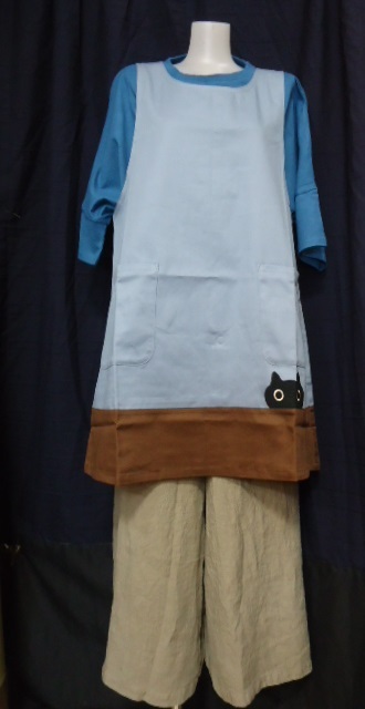 エプロン BU色 後ろ肩ボタン ウエストひも 着丈 肩から85cm ★Astuko Matano★ 28480 綿100% 拍卖