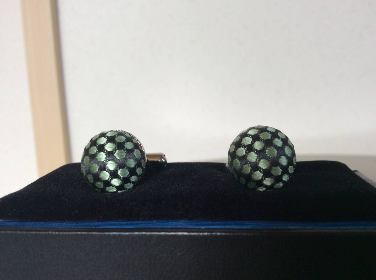 即決 未使用 ドクターベリー ネクタイ生地使用のカフリンクス グリーン×黒 羽田空港第二ターミナル店購入 定形外込 拍卖
